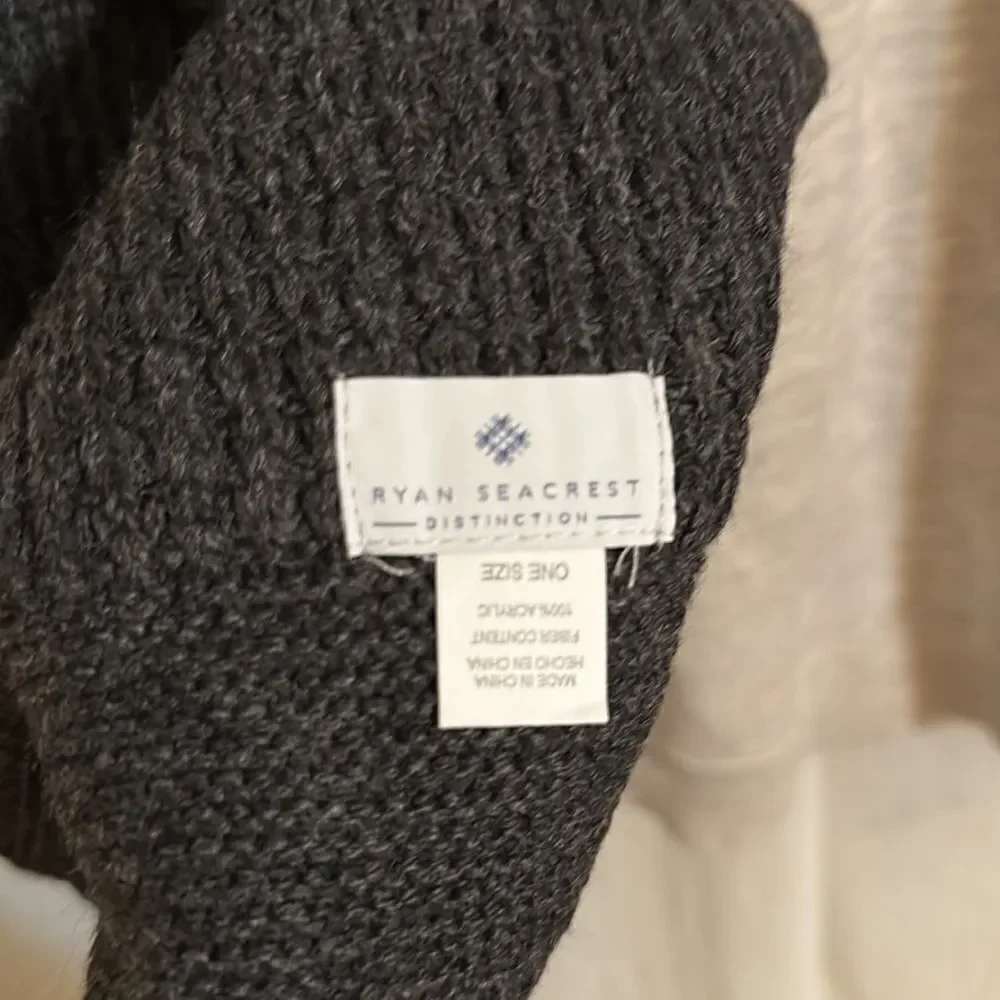 Ryan Seacrest Distinction Charcoal Gray Knit Scarf